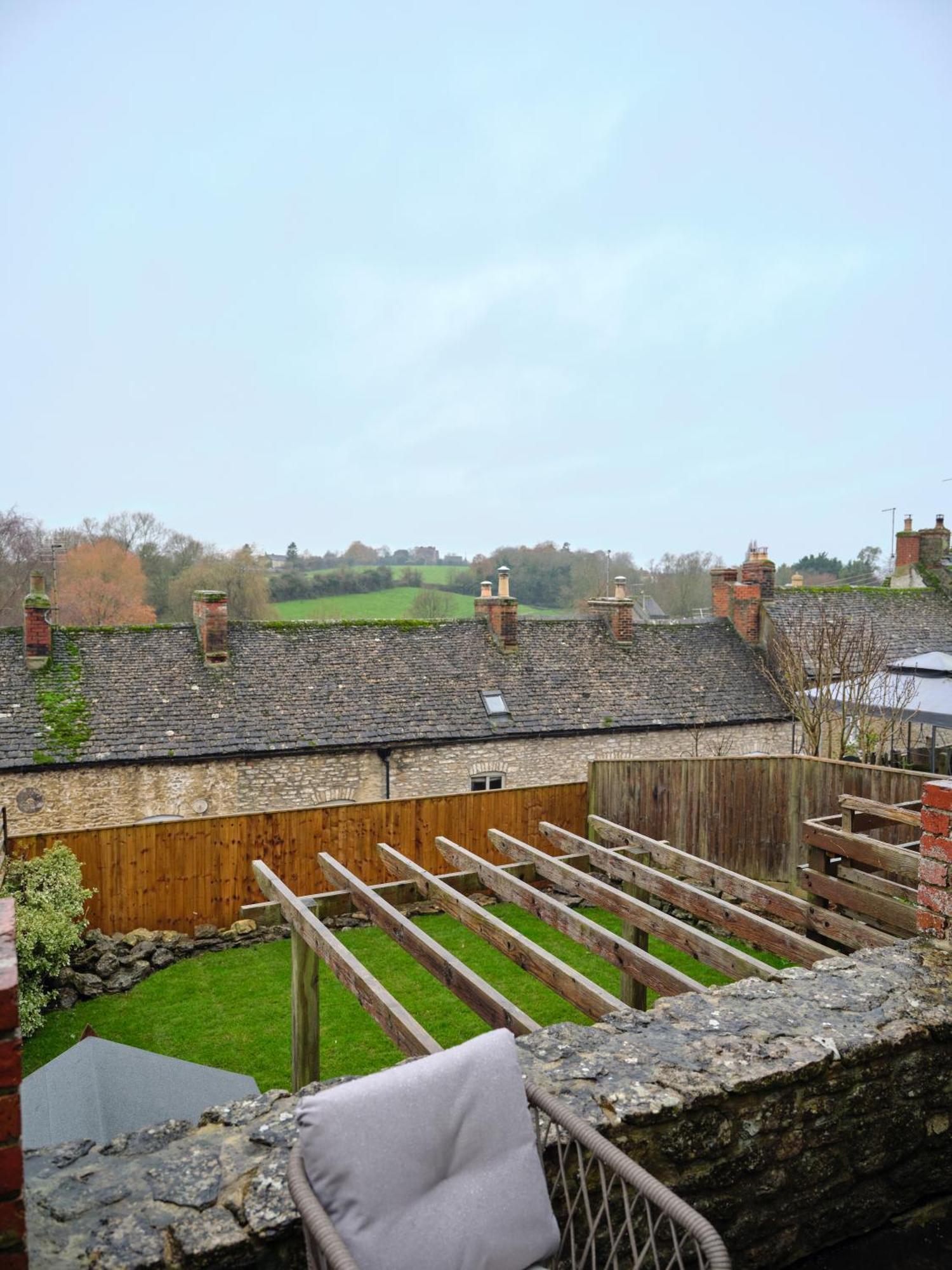 Townhouse Suites- Abbey Row Malmesbury Exterior foto